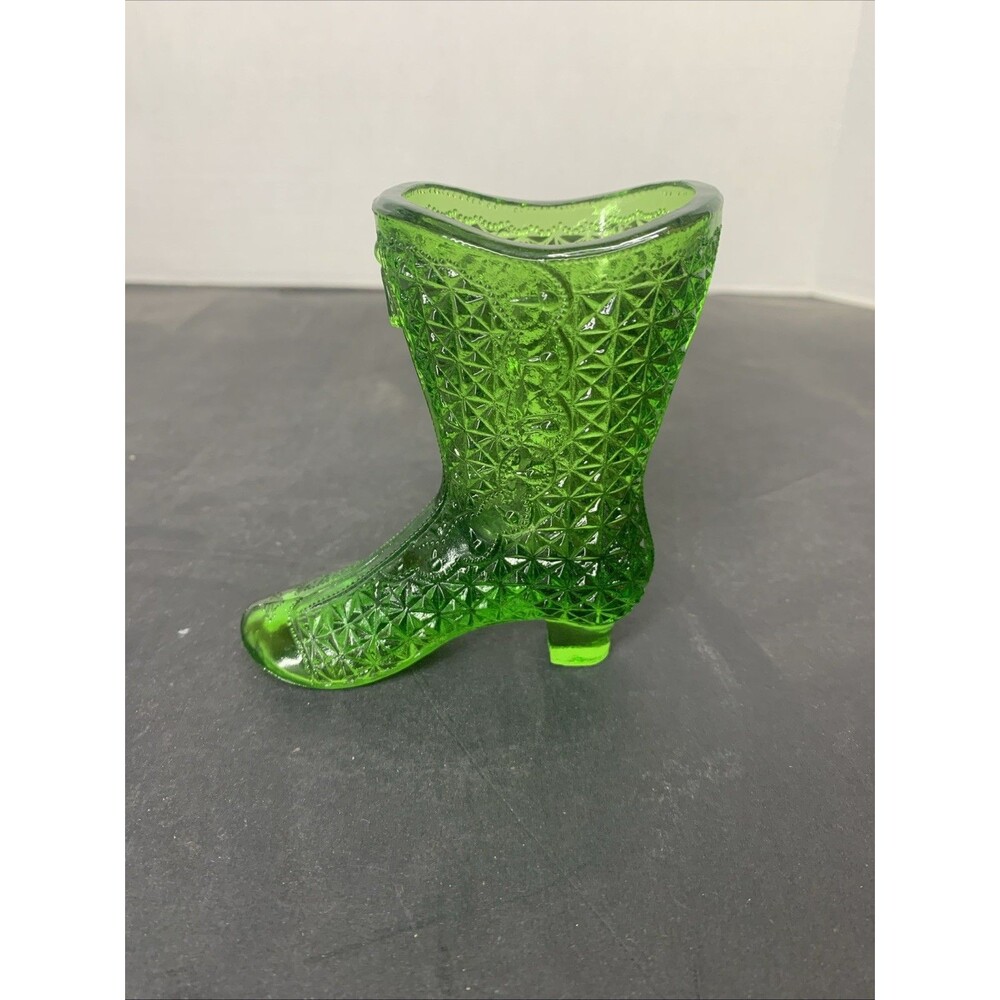 VINTAGE FENTON GLASS GREEN DAISY & BUTTON BOOT SHOE